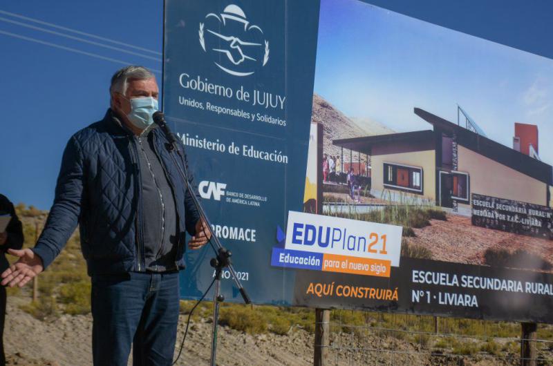 Firmaron acta de inicio de construccioacuten de la Escuela Secundaria Rural Nordm 1 en Liviara