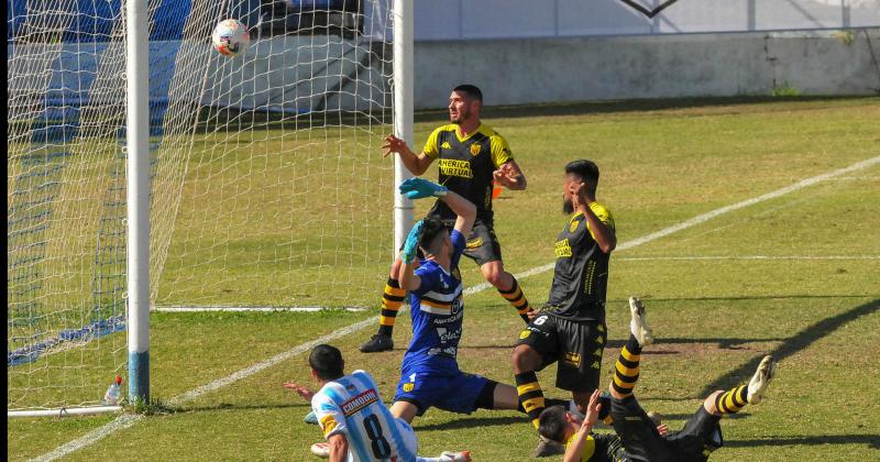 Gimnasia y Esgrima de Jujuy volvioacute al triunfo  ante Santamarina