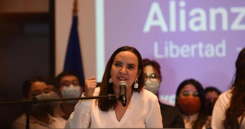 Otra candidata abandona Nicaragua ante la persecusioacuten de Daniel Ortega