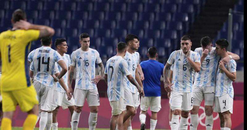 Argentina rescatoacute un empate ante Espantildea pero no le alcanzoacute