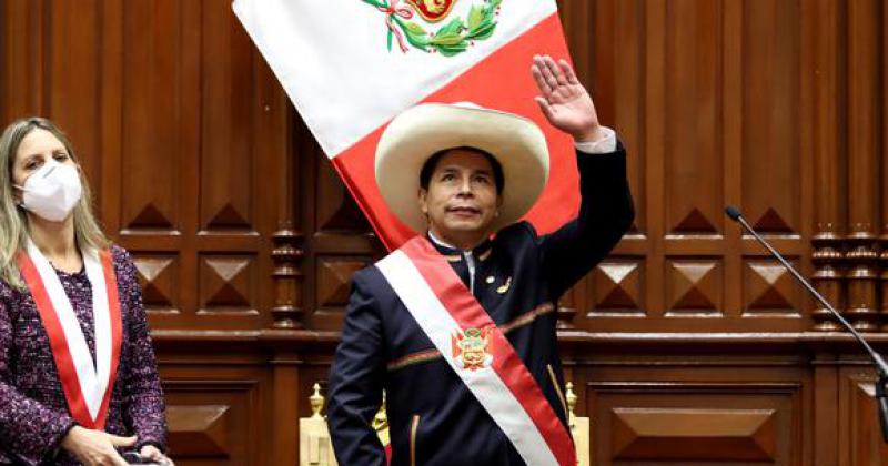 Castillo anuncioacute servicio militar para joacutevenes que no estudian ni trabajan
