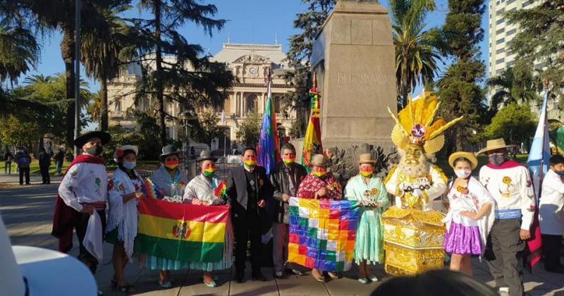 Comunidad boliviana recordoacute su aniversario independentista