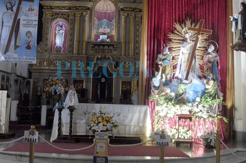 Austera celebracioacuten al Santiacutesimo Salvador