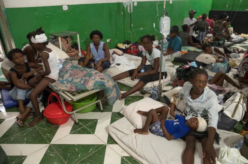 Decretaron tres diacuteas de luto por las viacutectimas del terremoto en Haitiacute 