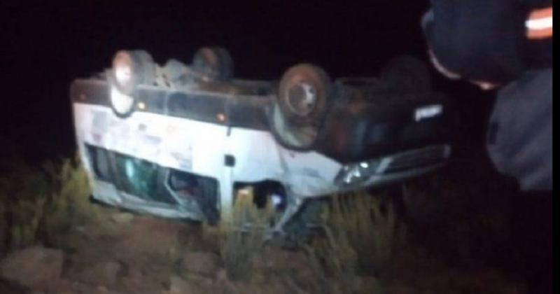 Minibus volcoacute en la localidad de El Aguilar y 11 personas quedaron atrapadas