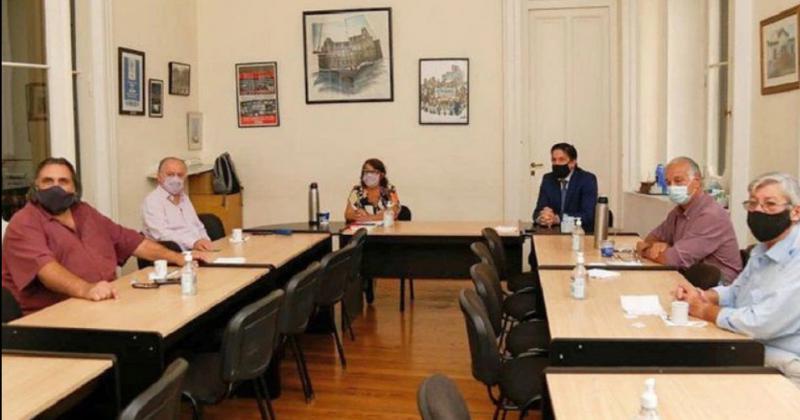El Gobierno acordoacute un salario miacutenimo de 40 mil para docentes