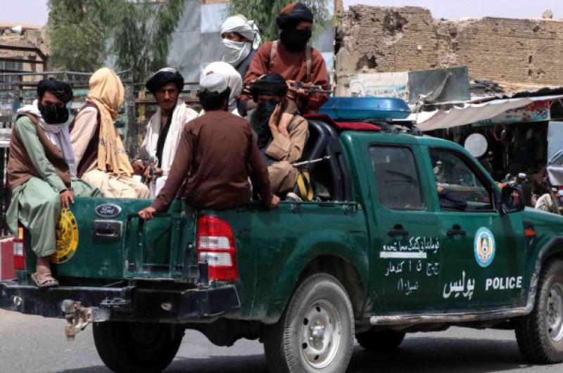 Quieacutenes son los liacutederes afganos que prometen resistir a los talibanes