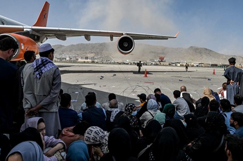 Talibanes permitiraacuten salir a afganos en riesgo despueacutes del 31 de agosto 