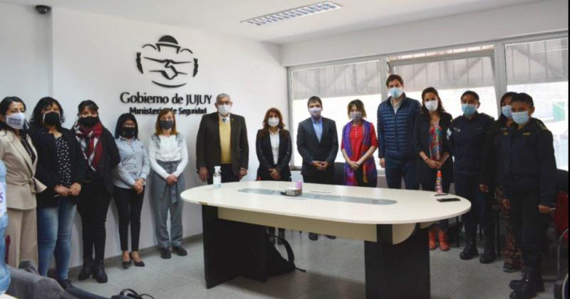 Renuevan liacuteneas de trabajo para abordar el tema de la violencia contra las mujeres