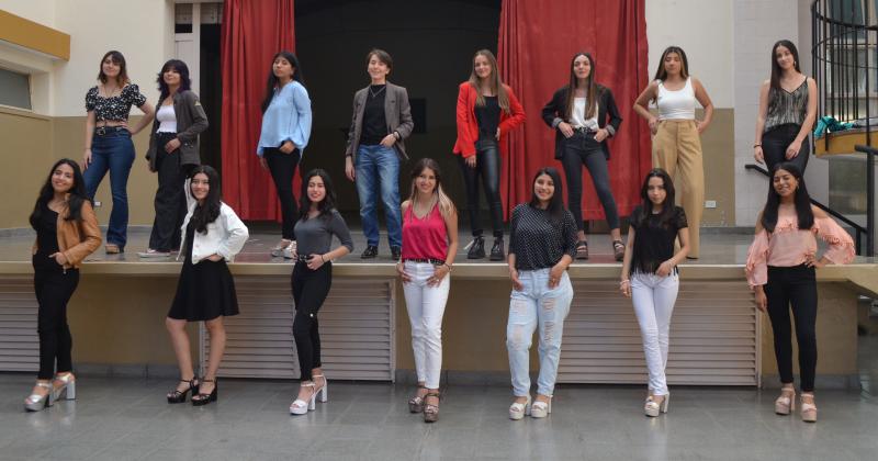 El Colegio Santa Baacuterbara elige hoy a su nueva soberana como otros colegios