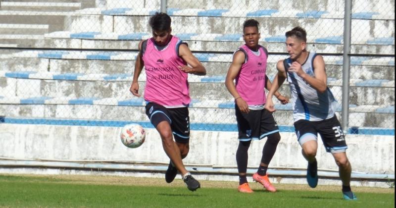 Gimnasia y Esgrima viaja esta noche con equipo confirmado