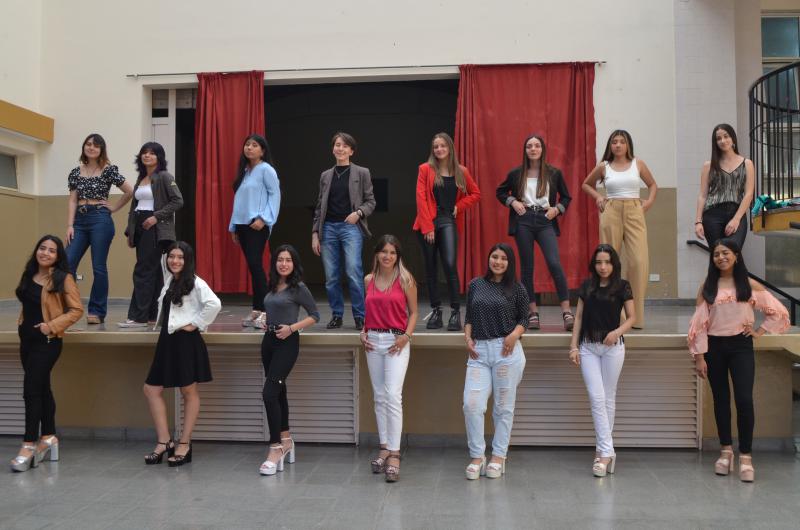 El Colegio Santa Baacuterbara elige hoy a su nueva soberana como otros colegios