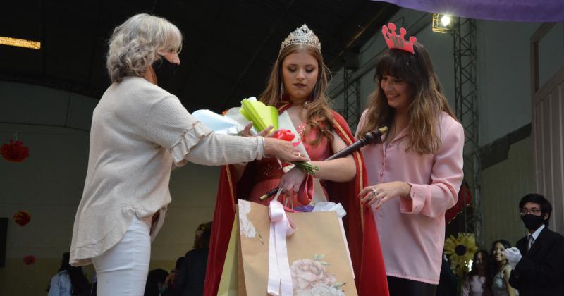 Valentina Fiad fue coronada como soberana del Santa Baacuterbara