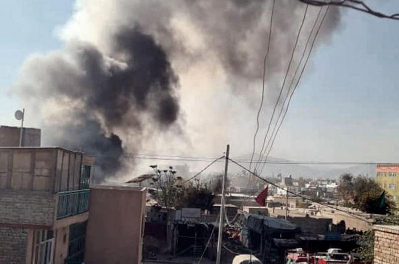 Cohetes del ISIS-K lanzados contra el aeropuerto de Kabul caen en viviendas cercanas