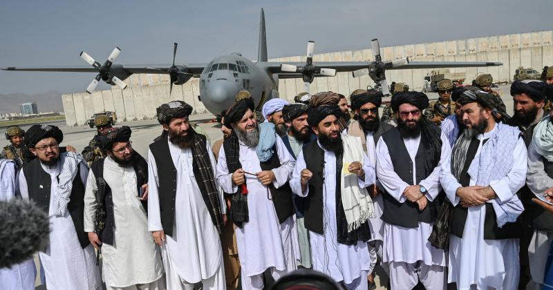 Los talibanes celebran su victoria tras la salida de EEUU de Afganistaacuten