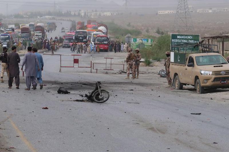 Talibanes de Pakistaacuten se adjudican atentado que dejoacute 4 muertos cerca de la frontera