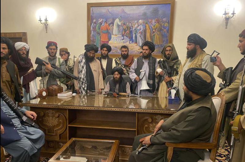 Los talibanes revelan parte del nuevo Gobierno afgano