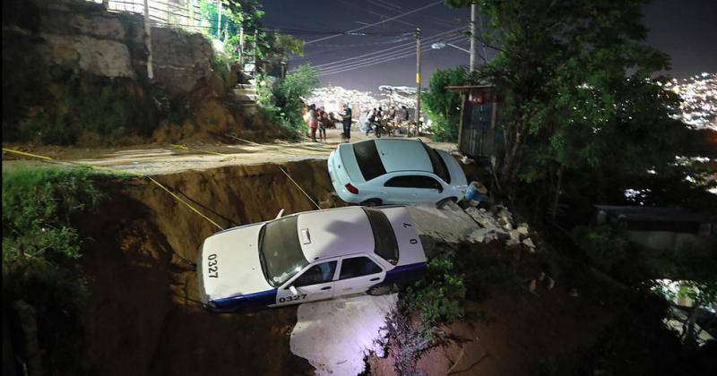 Fuerte sismo que sacudioacute Meacutexico deja un muerto y dantildeos menores