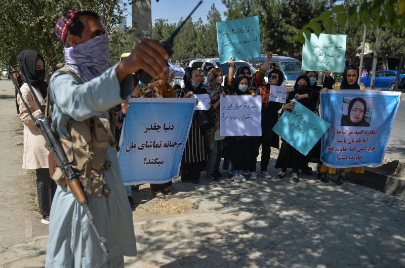 Talibanes prohiacuteben manifestaciones ante la repercusioacuten de las protestas de mujeres 