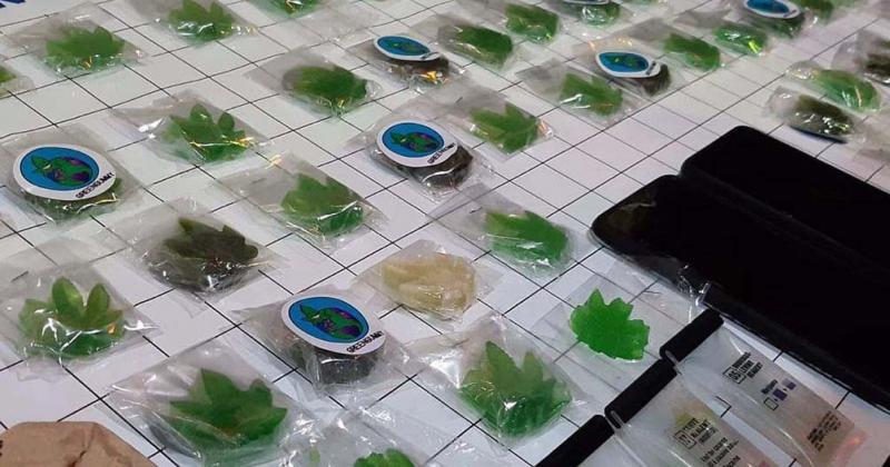 Secuestran caramelos gomita impregnados con droga