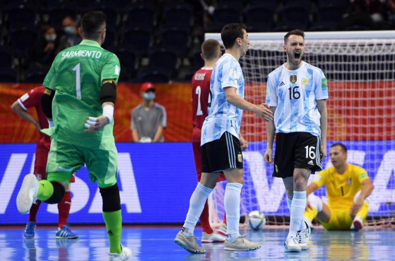 Argentina superoacute a Serbia y se metioacute en octavos del Mundial de futsal