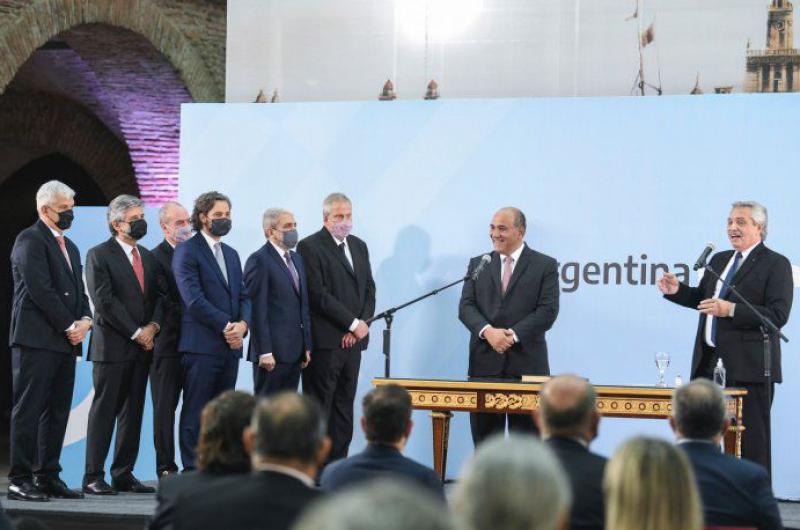 Fernaacutendez relanza el gabinete al posesionar a sus nuevos ministros