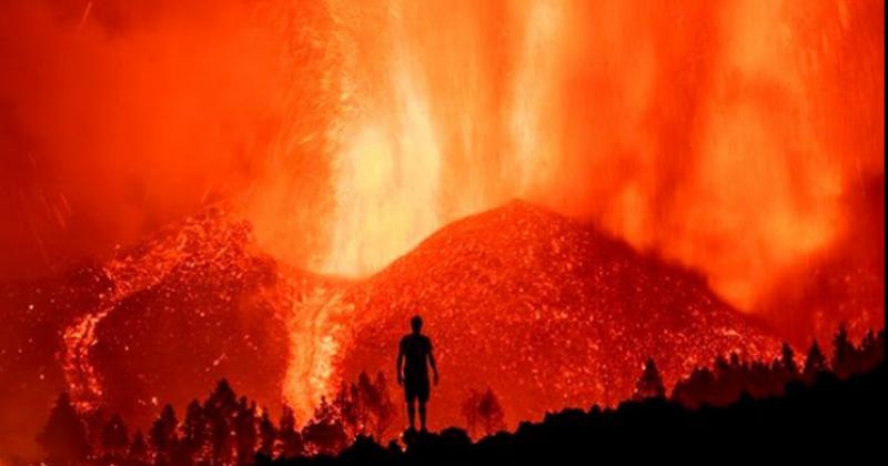 Una peligrosa reaccioacuten quiacutemica ocurriraacute cuando la lava del volcaacuten llegue al oceacuteano