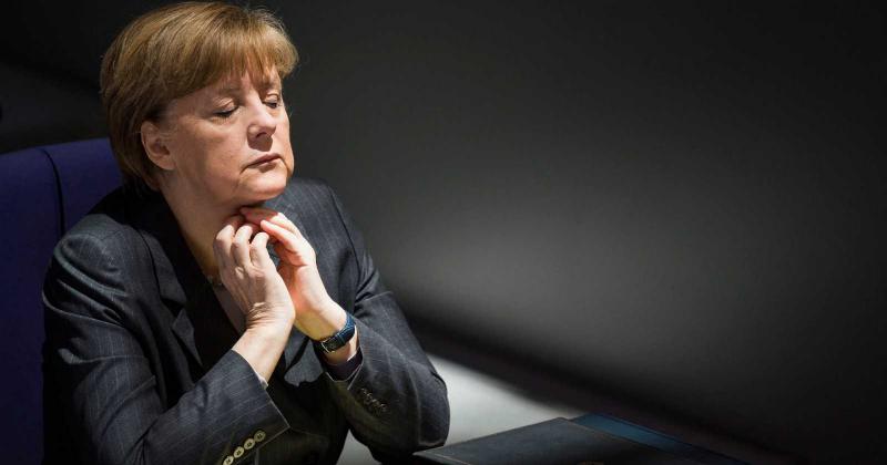 El bloque de Merkel se hunde en la crisis y se complica su permanencia 