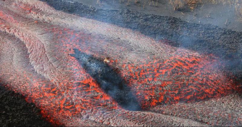 Volcaacuten de La Palma genera la tercera boca y dos nuevas coladas de lava