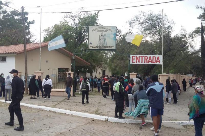 Cientos de fieles jujentildeos volvieron al Santuario de Riacuteo Blanco