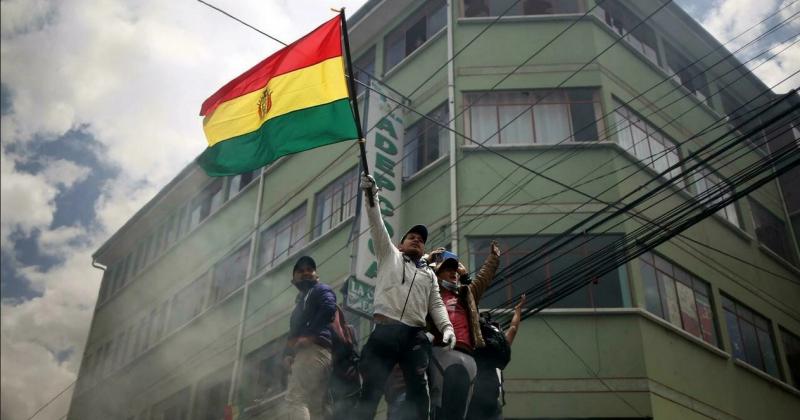 Cocaleros toman control del mercado tras fuertes choques con la policiacutea en Bolivia