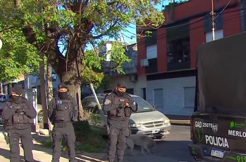 Tomoacute de reheacuten a un amigo se atrincheroacute 10 horas y lo mataron al irrumpir la policiacutea