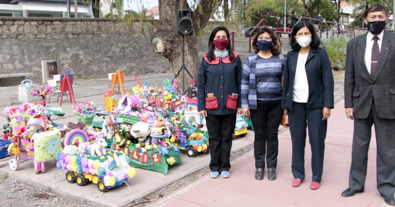 Alumnos de la EscuelaMarina Vilte realizaron un desfile de minicarrozas