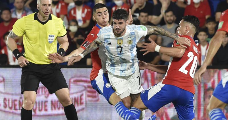 Argentina fue mas pero no pudo quebrar el cero ante Paraguay