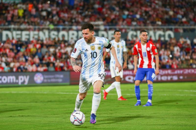 Argentina fue mas pero no pudo quebrar el cero ante Paraguay