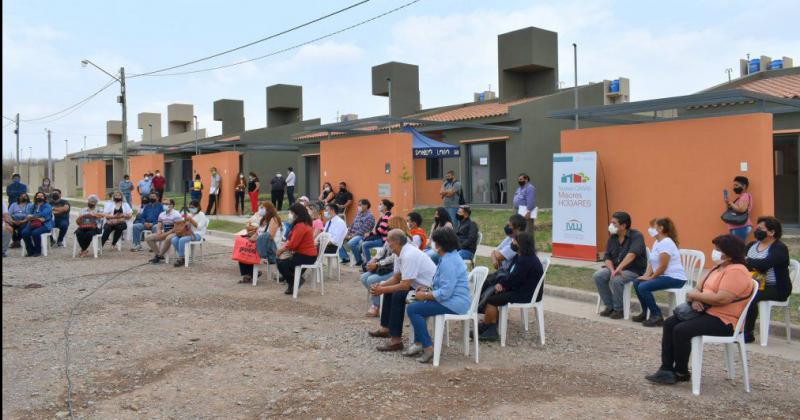 Familias adjudicatarias del IVUJ recorrieron sus futuras viviendas