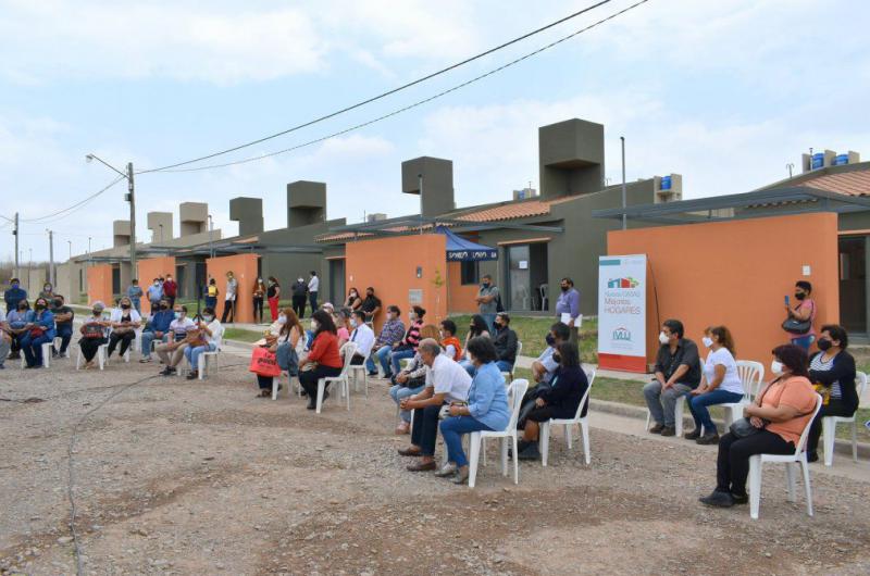 Familias adjudicatarias del IVUJ recorrieron sus futuras viviendas