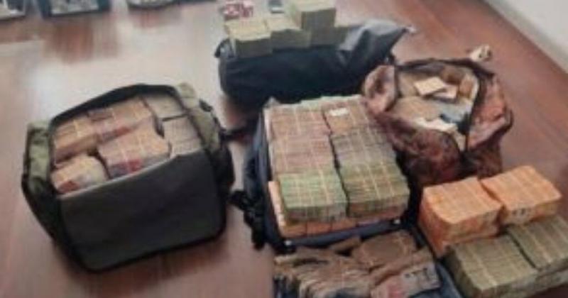 Desbaratan una banda narco que teniacutea cuevas de dinero