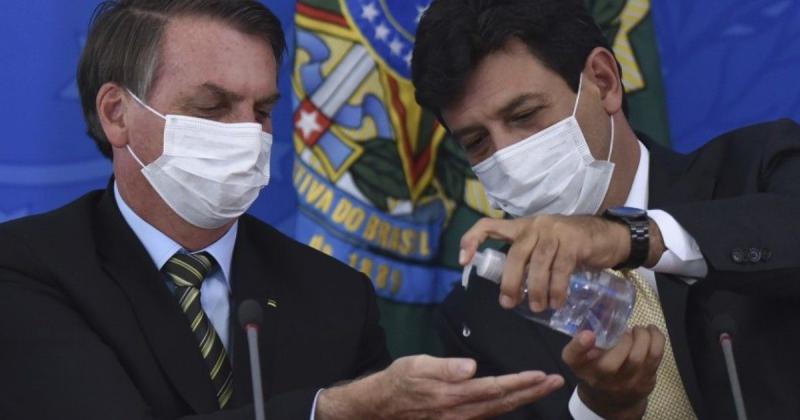 Facebook bloquea un video de Bolsonaro por vincular el Sida con la vacuna anticovid