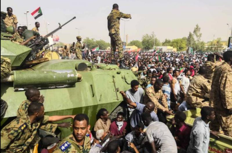 Al menos 3 muertos y 80 heridos dejan las protestas contra golpe de Estado en Sudaacuten