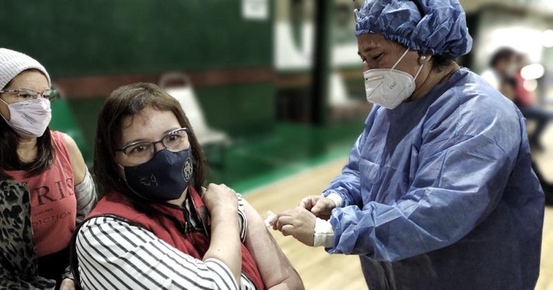 Habraacute tercera dosis para los mayores de 50 antildeos con la vacuna Sinopharm 