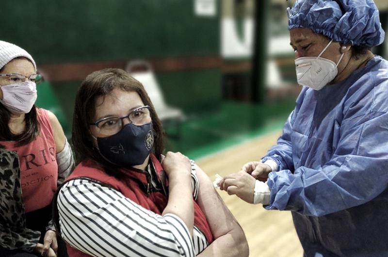 Habraacute tercera dosis para los mayores de 50 antildeos con la vacuna Sinopharm 