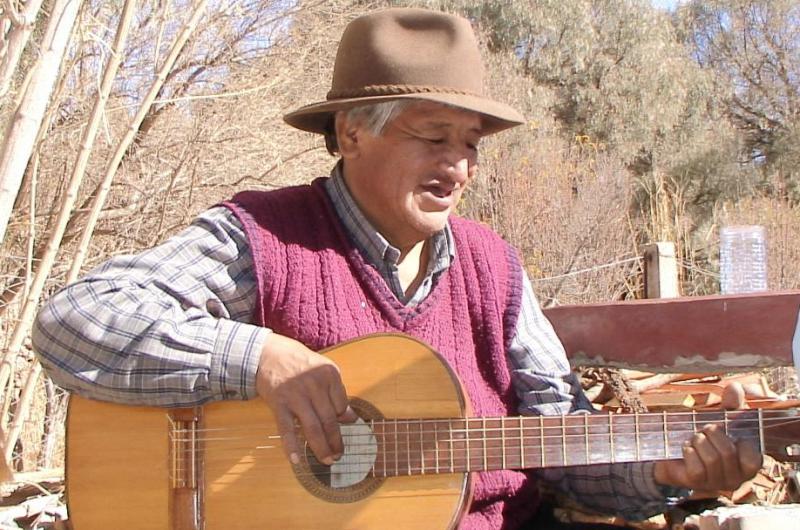 Alturas Moacutevil homenajea a Ricardo Vilca en Humahuaca