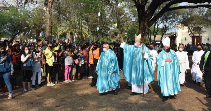 Gran presencia de feligreses en Riacuteo Blanco