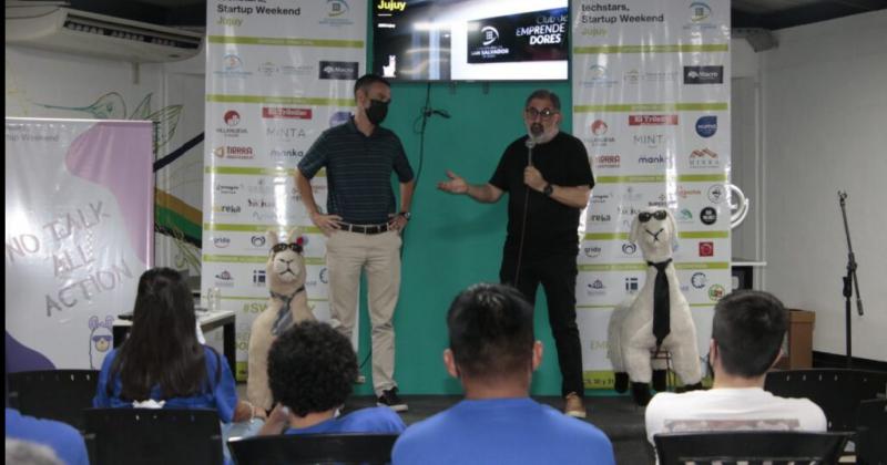 Amplia participacioacuten de joacutevenes en el desafiacuteo Startup Weekend