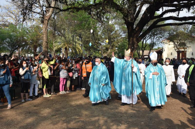 Gran presencia de feligreses en Riacuteo Blanco