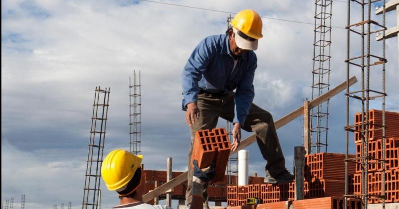 La industria subioacute 101-en-porciento- y la construccioacuten avanzoacute 124-en-porciento- interanual en septiembre 