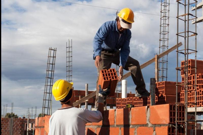 La industria subioacute 101-en-porciento- y la construccioacuten avanzoacute 124-en-porciento- interanual en septiembre 