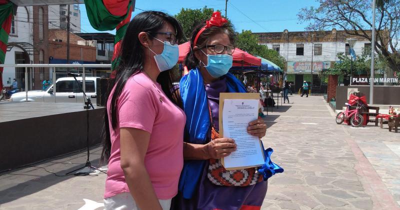 Reconocimiento a las kuntildeareta del pueblo guaraniacute