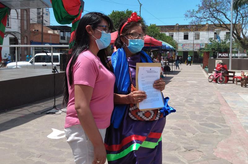 Reconocimiento a las kuntildeareta del pueblo guaraniacute